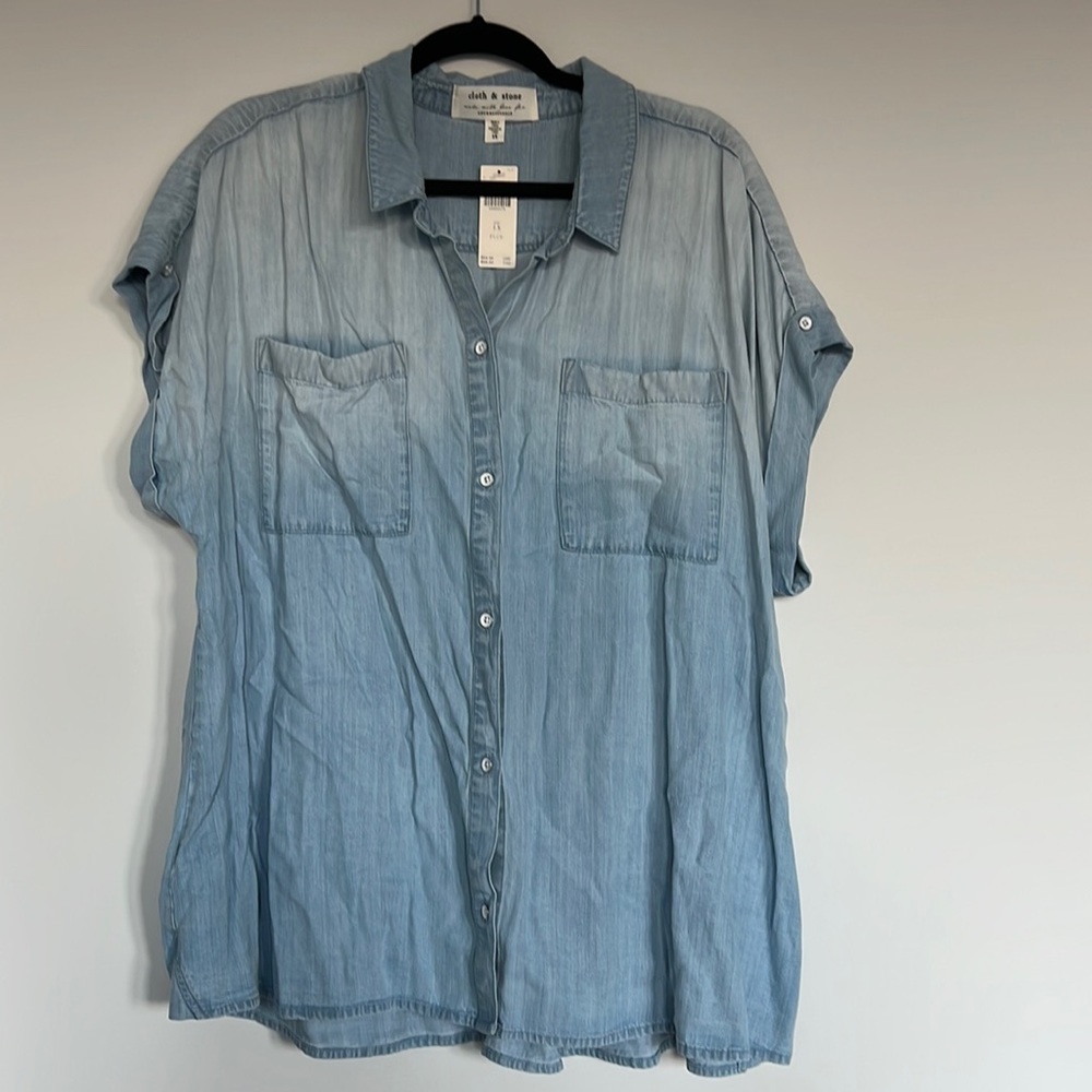 Cloth and stone Anthropologie nwt 1x denim shirt. Short/muscle sleeve. Button